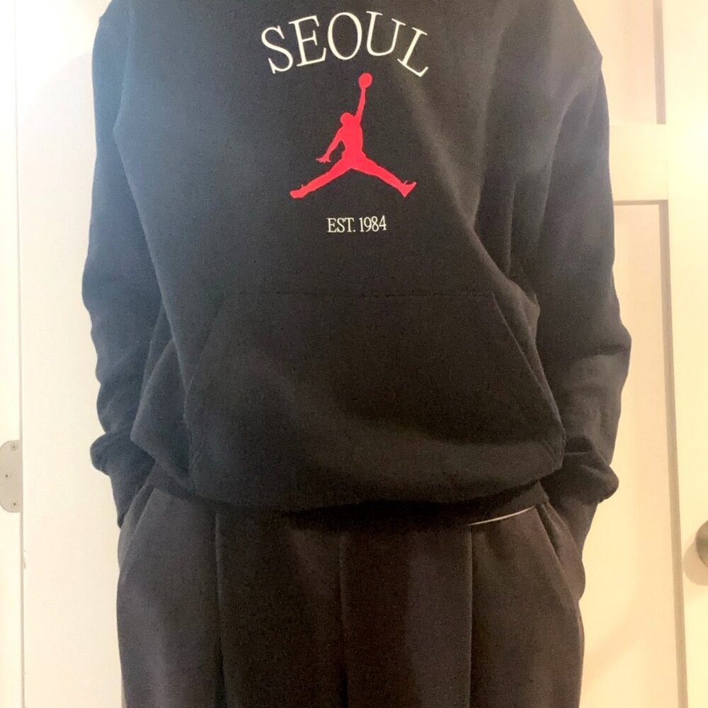 Jordan Seoul City Pullover Hoodie Black HF1507-010 Size L (Like New) - Picture 7 of 8